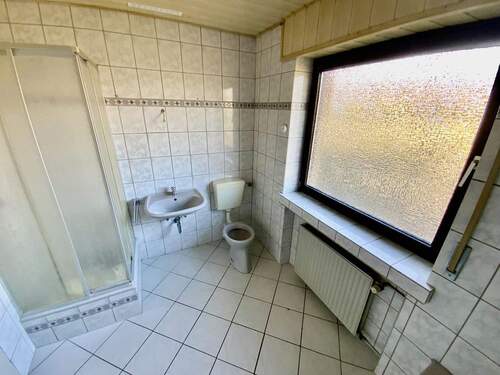 Tageslichtbad mit Dusche - 