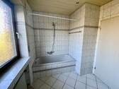 und Badewanne - 