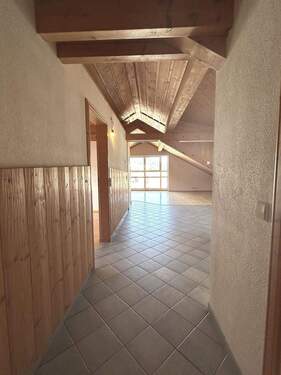 offener, geräumiger Flur - 3 Zimmer Etagenwohnung zum Kaufen in Titisee-Neustadt