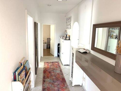 Flur Richtung Schlafzimmer - 