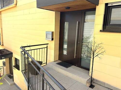 Zugang - 4 Zimmer Etagenwohnung zum Kaufen in Lahnstein