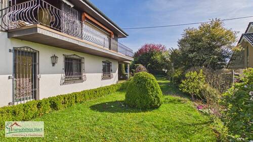 Rückansicht mit Balkon - 