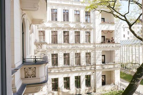 Außenansicht - Ihre Altbauwohnung: Bezugsfreie 3 Zimmer in historischem Gründerzeit-Ensemble