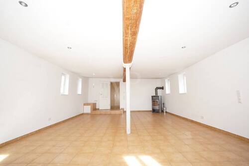 Wohnen, ehem. Schulraum - 4 Zimmer Einfamilienhaus in Fulda / Haimbach