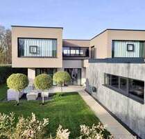 Für Individualisten: Architektenhaus mit Dreifachgarage in Thannhausen