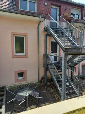 Stahltreppe zu den 2 Wohnungen - 7 Zimmer Mehrfamilienhaus, Wohnhaus in Sankt Ingbert