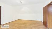 Esszimmer mit Zugang zum Balkon - 