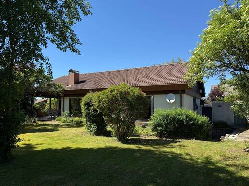 Hausansicht - Einfamilienhaus im Bungalow-Stil mit viel Potential in ruhiger Lage von Isny-Rohrdorf