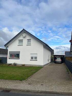 Ansicht - Ländlich wohnen - modernes Einfamilienhaus in Steinheim-Bergheim