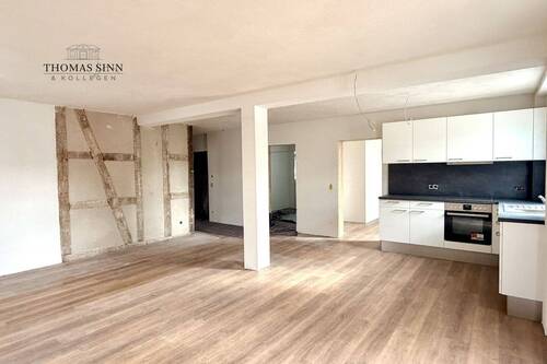 Wohn-/Esszimmer - Besonderes Wohngefühl garantiert - 3,5-Zimmer Wohnung im 1. OG mit Balkon & historischem Charme