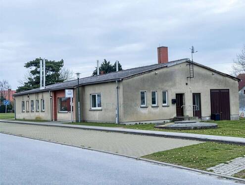 Außenansicht - 'ALTE BÄCKEREI' in Saal, Ausbau zu WohnenGewerbe möglich oder Abriss und Neubau EFHDHMFHWGH