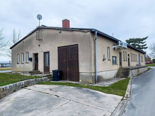 Außenansicht - Etagenwohnung mit 311,00 m&sup2; in Saal zum Kaufen