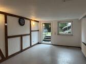 Partyraum im Keller mit Gartenausgang - 