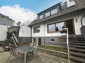 Terrassenansicht mit Garagenzugang - 8 Zimmer Mehrfamilienhaus, Wohnhaus in Recklinghausen