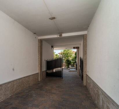 Eingang ins Haus - 5 Zimmer Doppelhaushälfte in Neulußheim