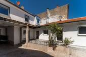 Hauseingang und Terrasse EG - 
