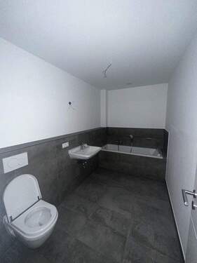 Bad - 4 Zimmer Etagenwohnung zur Miete in Hamburg