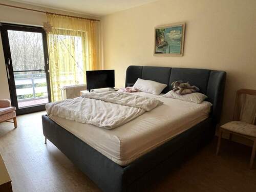 Schlafzimmer (II) mit Süd-West Balkon - 