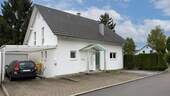 Hausvorderansicht - Freistehendes, attraktives 1-Familienhaus mit Einliegerwohnung in bevorzugter Wohnlage