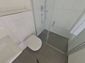 Bad mit Dusche - 