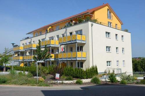 Gebäudeansicht - 2-Zimmer-Obergeschoss-Wohnung mit ca. 56,47 m²