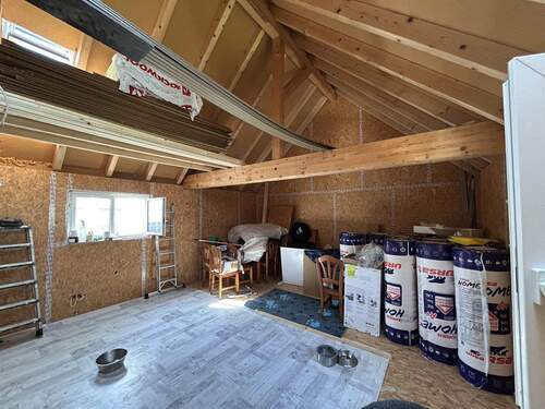 Zimmer (vorbereitet) über der Garage - 