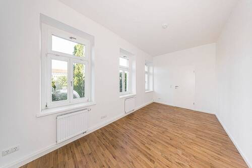 Wohnzimmer - Helle 2 Zimmer Wohnung am Park - urban wohnen mit grünem Blick