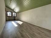 Kinderzimmer mit viel Tageslicht - 