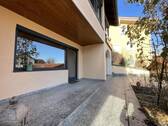 Geschützter Terrassenbereich im Erdgeschoss - Mehrfamilienhaus, Wohnhaus mit 189,00 m&sup2; in Winzer zum Kaufen