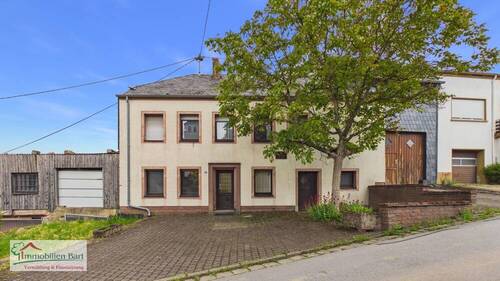 Vorderansicht - GRENZE L-REMICH: RENOVIERUNGSBEDÜRFTIGES BAUERNHAUS MIT GROßER SCHEUNE UND GARAGE IN METTLACH-FAHA