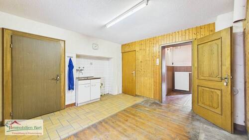 Waschküche mit Zugang zur Scheune - 