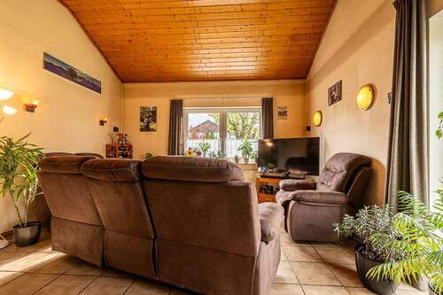 18353 Wohnzimmer - 6 Zimmer Mehrfamilienhaus, Wohnhaus in Walsdorf