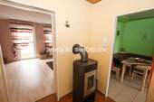 Flur mit Holzofen EG - 