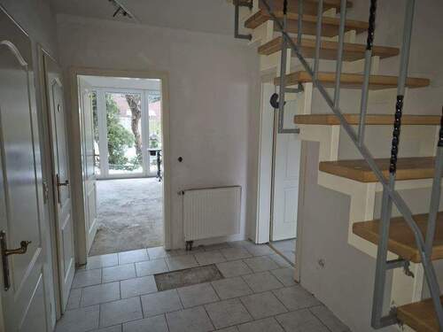 Aufgang zum DG - Doppelhaushälfte mit 105,00 m&sup2; in Lemwerder zum Kaufen