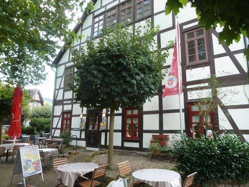 Seitensicht - 1 Zimmer Mehrfamilienhaus, Wohnhaus in Bodenwerder