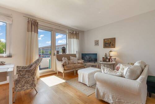 Wohnzimmer - 3 Zimmer Etagenwohnung zum Kaufen in Berlin