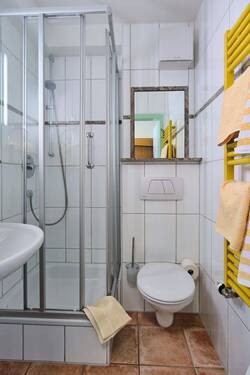 Bad mit Dusche - 