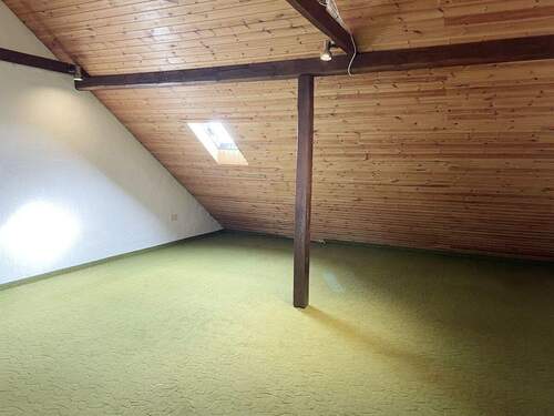 Dachgeschoss ausbaubar - 