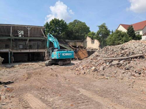 Abriss hat begonnen.jpg - Mehrfamilienhaus, Wohnhaus mit 120,00 m&sup2; in Dresden zum Kaufen