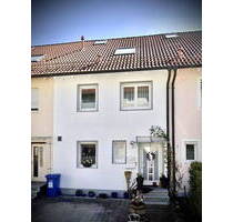 Reihenmittelhaus in Landshut - 649.000,00&nbsp;EUR Kaufpreis, ca.&nbsp; 128,00&nbsp;m&sup2;&nbsp;Wohnfl&auml;che in Landshut (PLZ: 84036) Schönbrunn