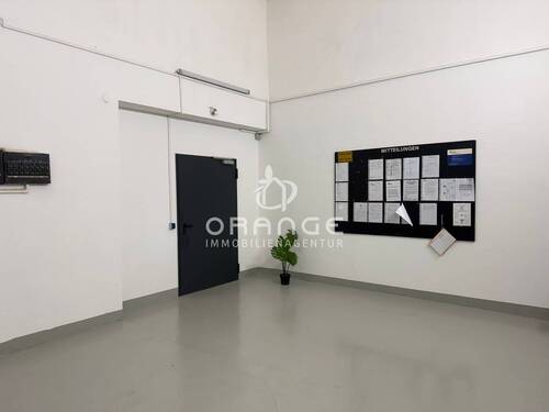Vorraum 2 - Halle in Regensburg zur Miete