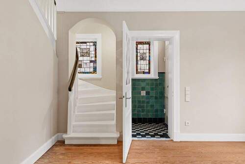 klassische Stilelemente perfekt aufgearbeitet - 5 Zimmer Einfamilienhaus in Hamburg