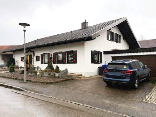 Titelbild - Gepflegter, geräumiger Bungalow in schöner Wohnlage mit ausgebautem Dachgeschoss, Garage und Garten