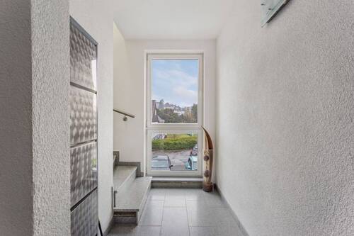 MODERNES TREPPENHAUS - 