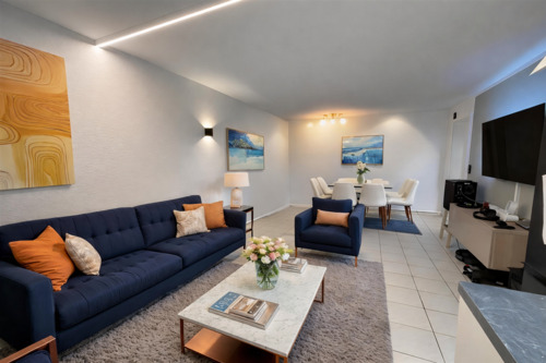 Wohnzimmer (virtual staging ) - Zuhause mit Köpfchen - moderne 2-Zimmer-Wohnung mit Smarthome-Komfort