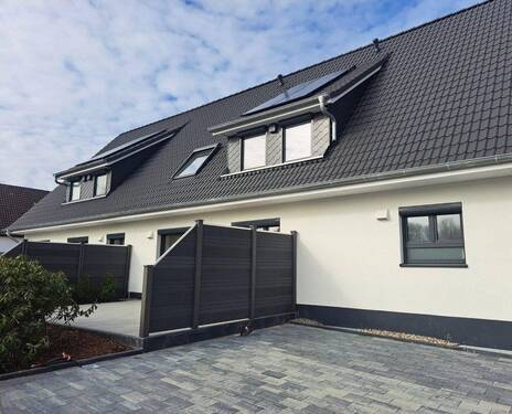 Außenansicht - Sonnige Terrasse: Umfassend modernisierte Doppelhaushälfte