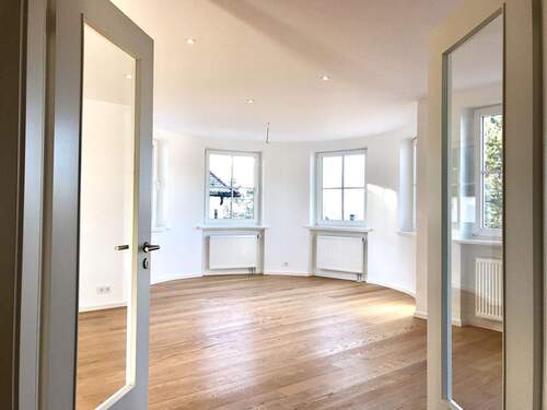 EG/1.OG: Entrée Wohnen, Essen - 9 Zimmer Mehrfamilienhaus, Wohnhaus zum Kaufen in Stuttgart