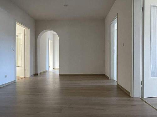 Bild 2 - 4 Zimmer Etagenwohnung zum Kaufen in Aystetten