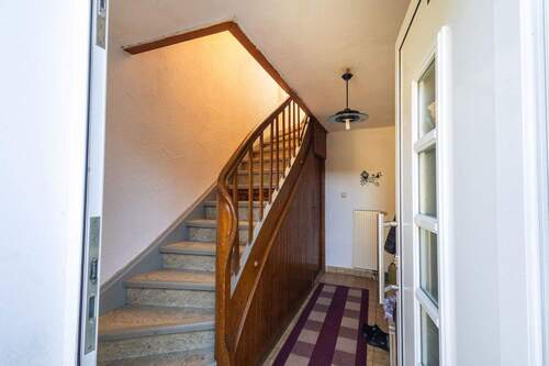 Hausgang - 5 Zimmer Mehrfamilienhaus, Wohnhaus in Ichenhausen