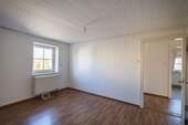 OG: Wohnzimmer 16 qm - 